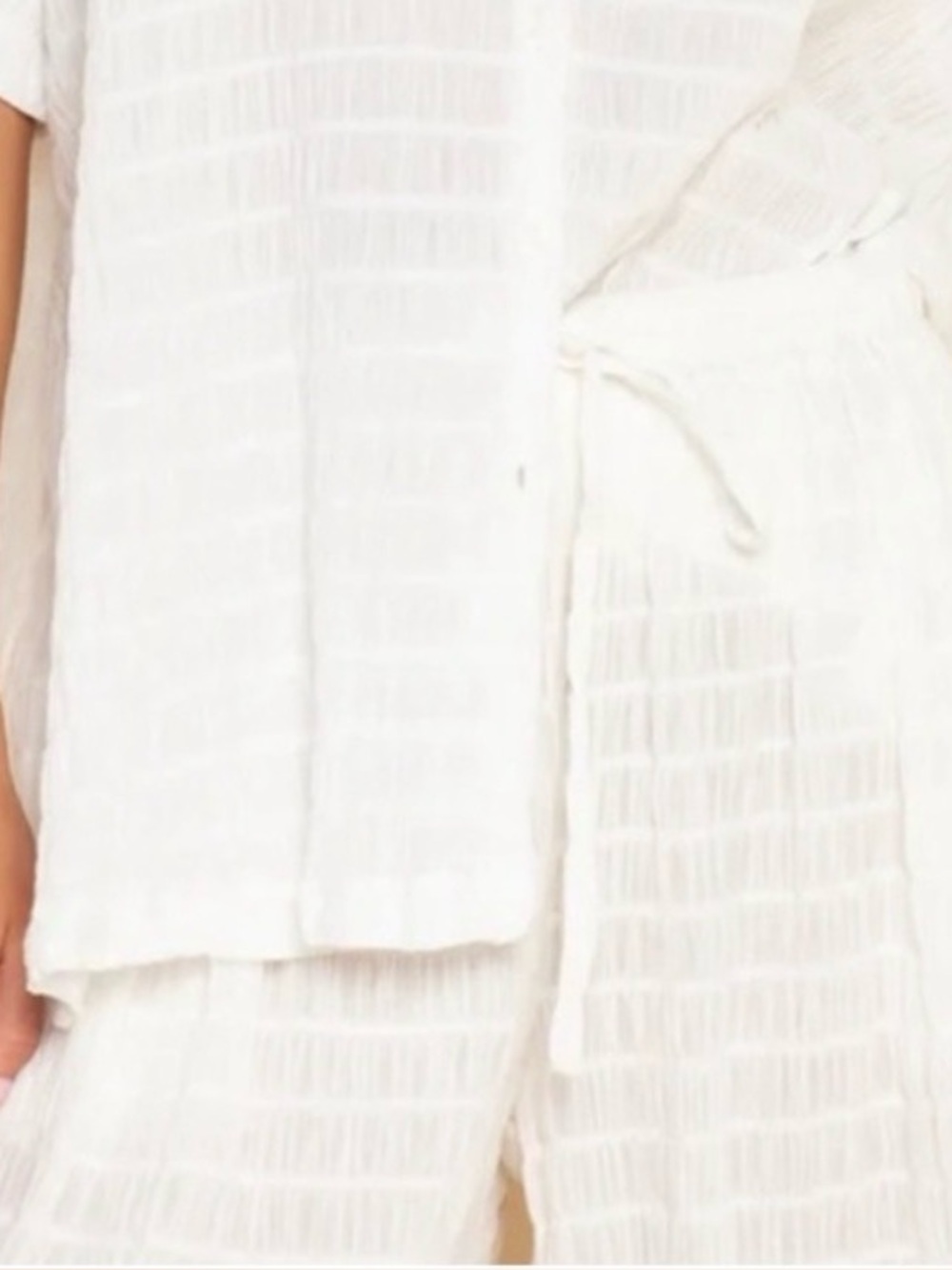 Elce Swim White Textured Tie-Waist Shorts size medium